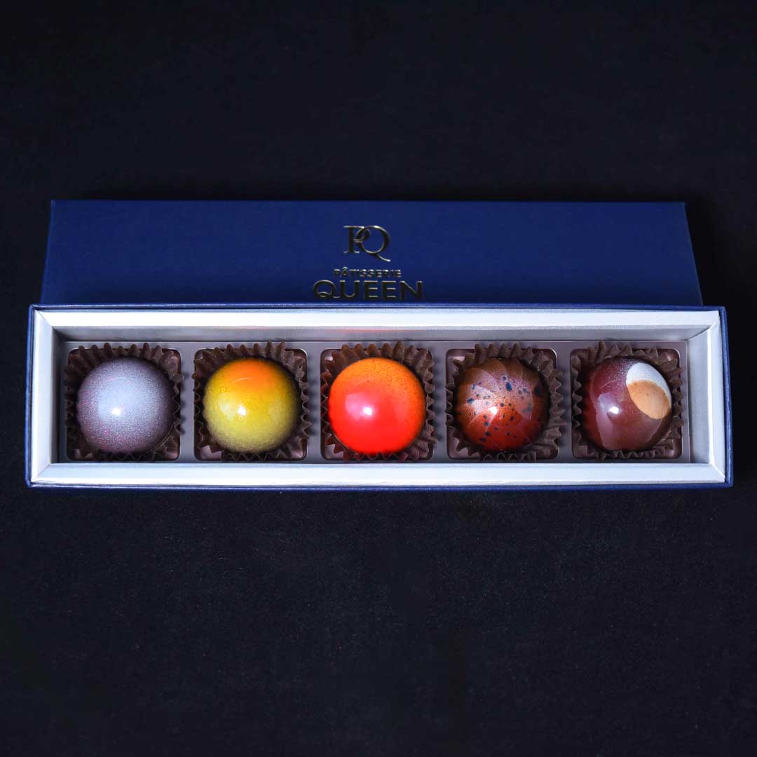 ボンボンショコラ5個入（キャラメルフィグ、柚子キャラメル、バカンス、カシス×山椒、プラリネアマンド） | 2026 Chocolate Collection